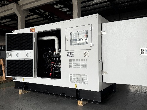 一台出口俄罗斯的船用应急柴油发电机组准备打包大货