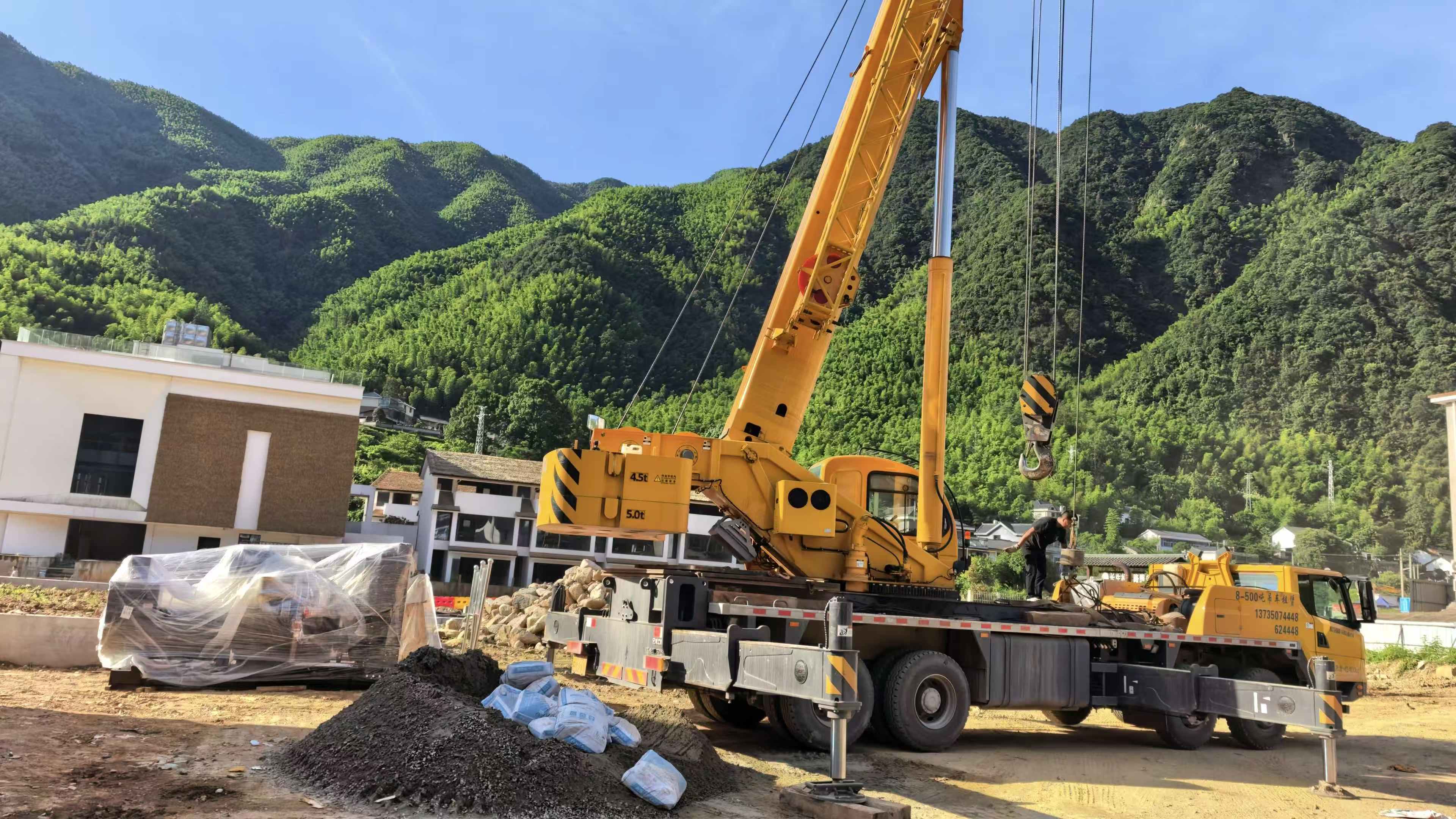 浙江某污水处理厂订购的两台600KW发电机组安装现场